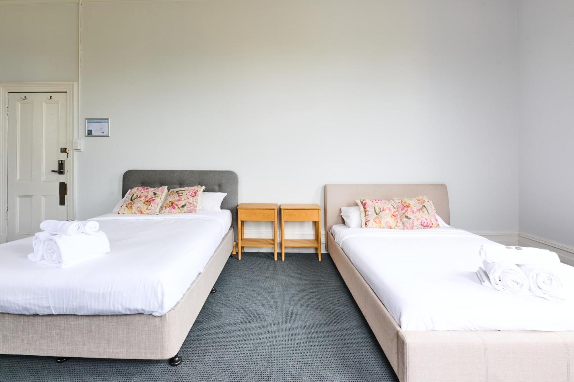 College Lawn Hotel Melbourne Bagian luar foto